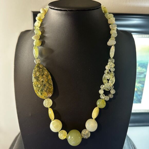 18" Prehnite and Ocean Jasper stone necklace with silver tone hardware! - Picture 6 of 12